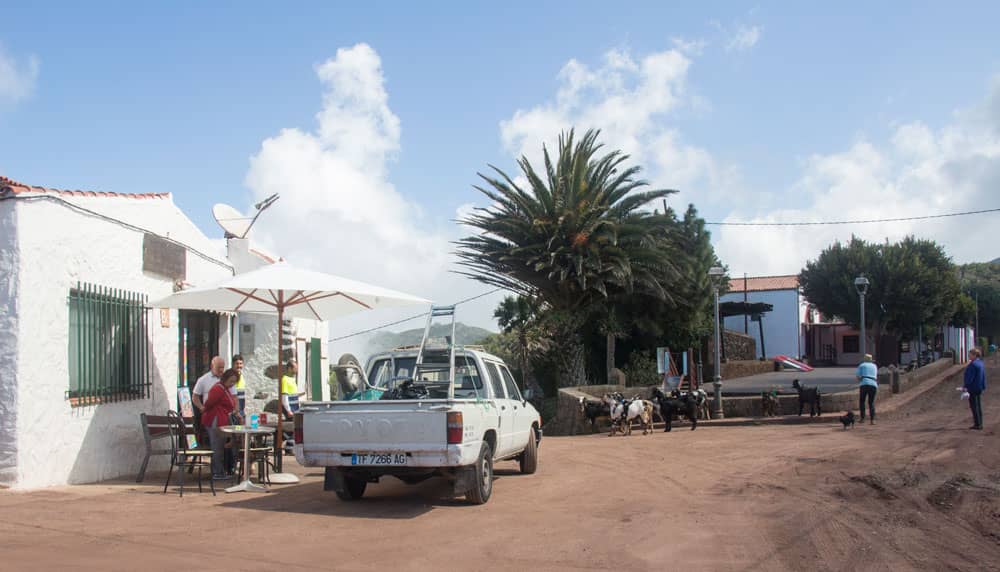 Teno Alto - village street with bar