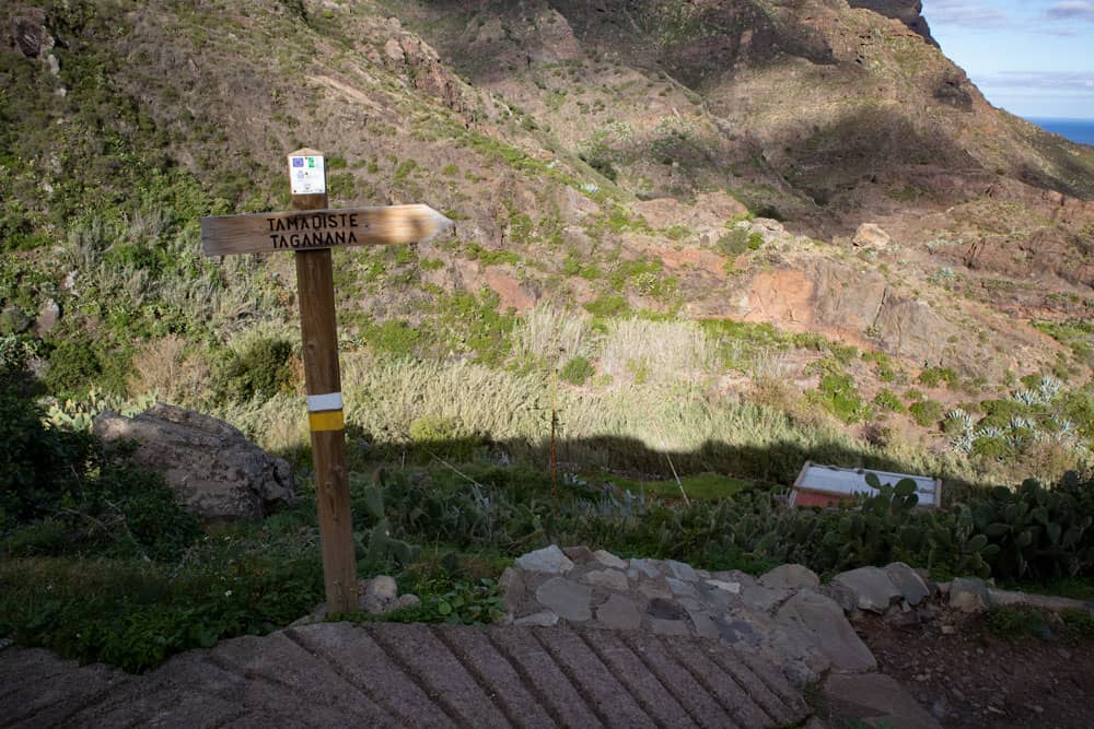 signposted hiking track to the beach of Tamadiste