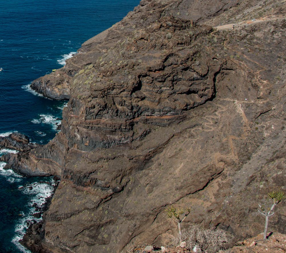 hiking path on the steep face above Pirate´s Cove
