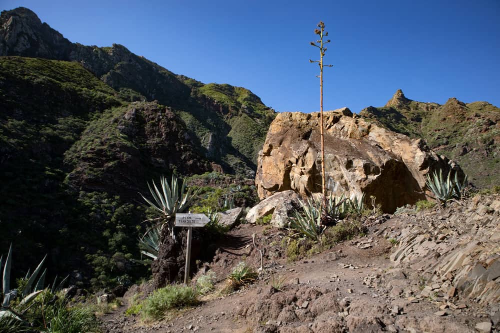 signpost on the hiking path to the beach of Tamadiste