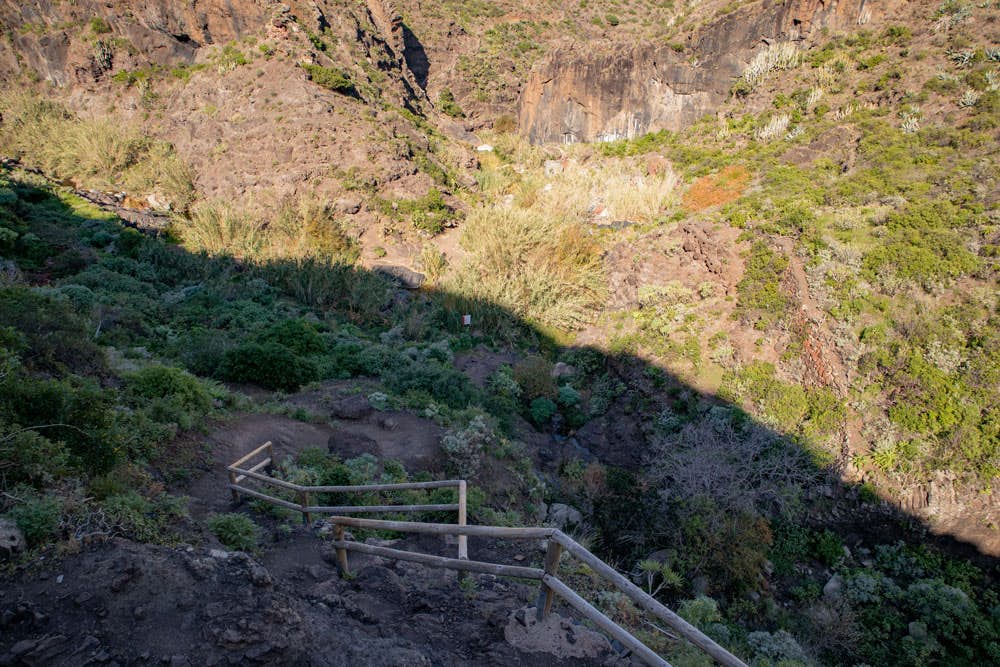 Steep descent with handrail secured in the Tamadite gorge