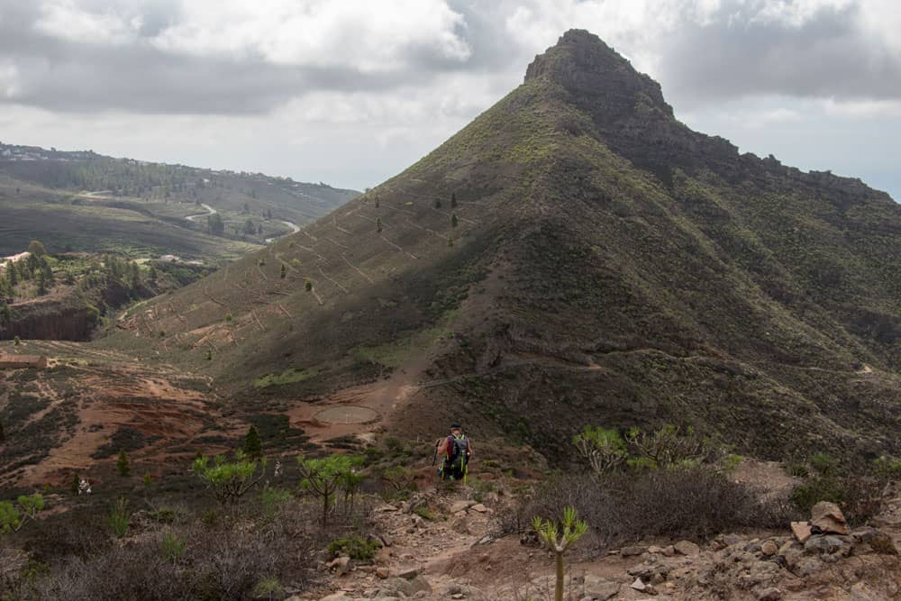 Hikers on the descent - Roque del Conde