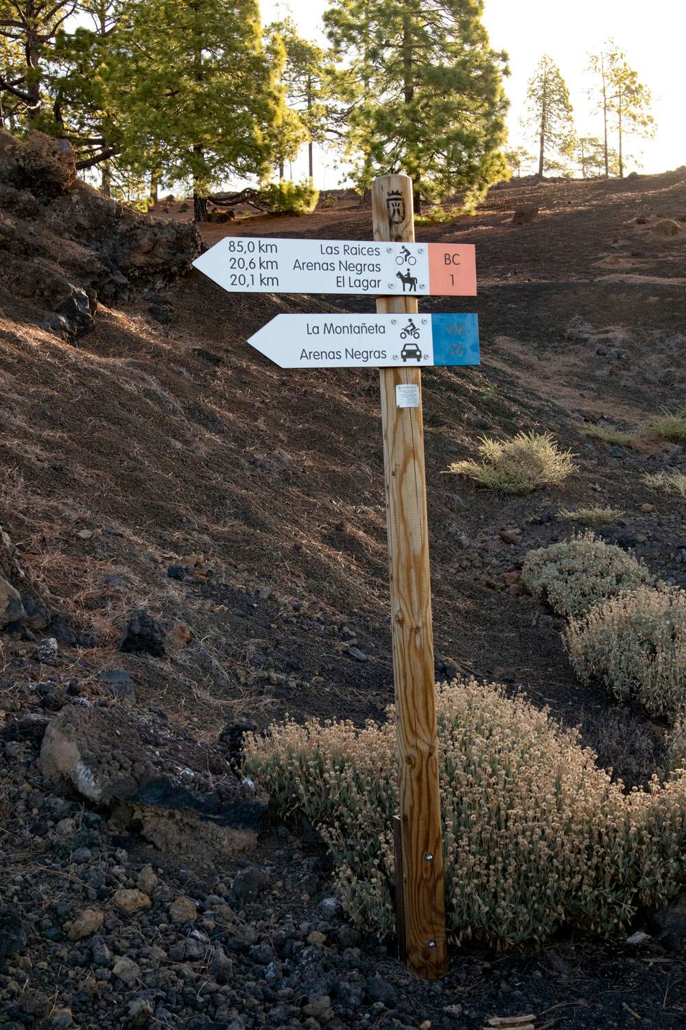 signpost for long distance hikes at the starting point
