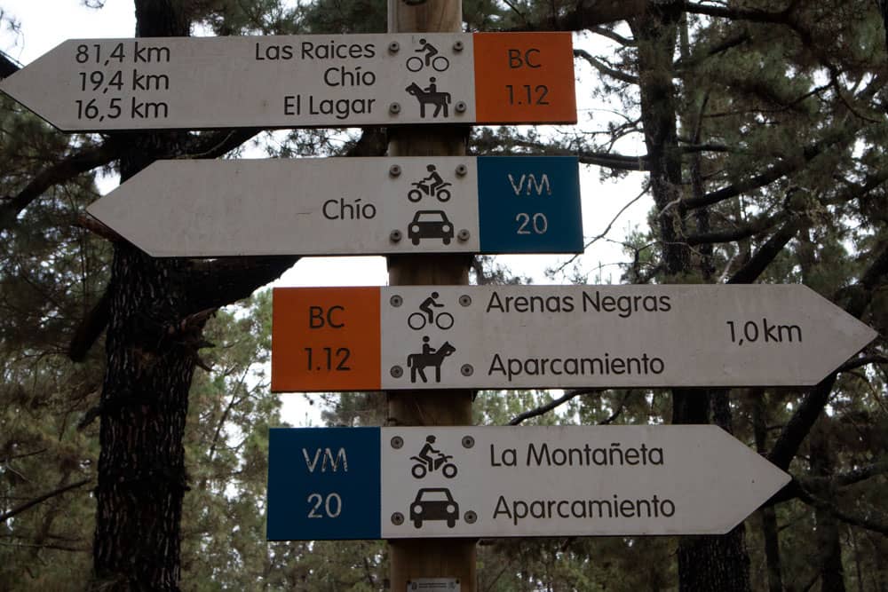 signpost hiking trail Montaña Negra