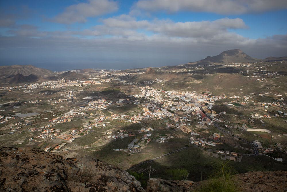 view to the surroundings and the coastline from Roque del Jama