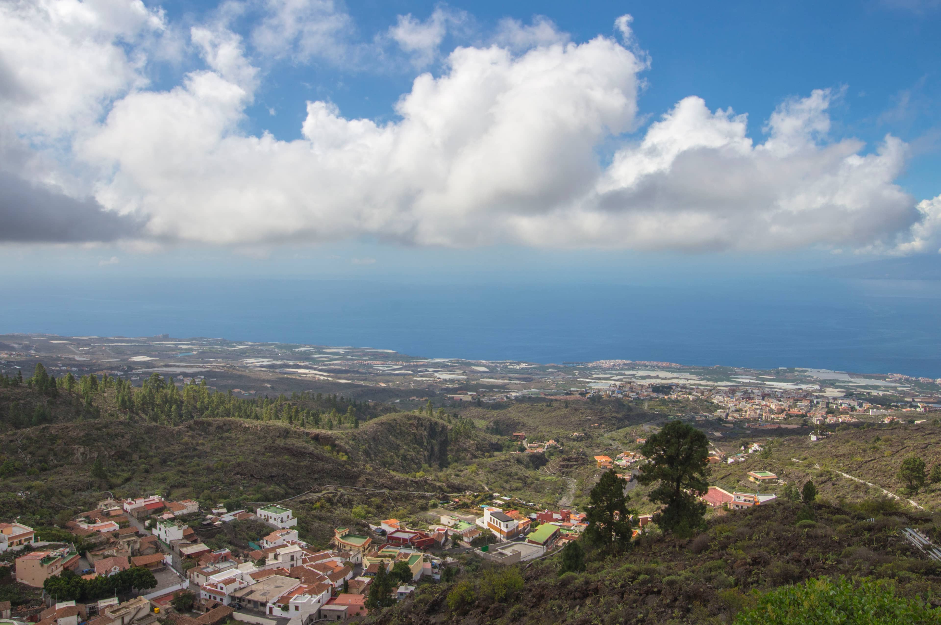 Hiking from Chirche towards Cañadas