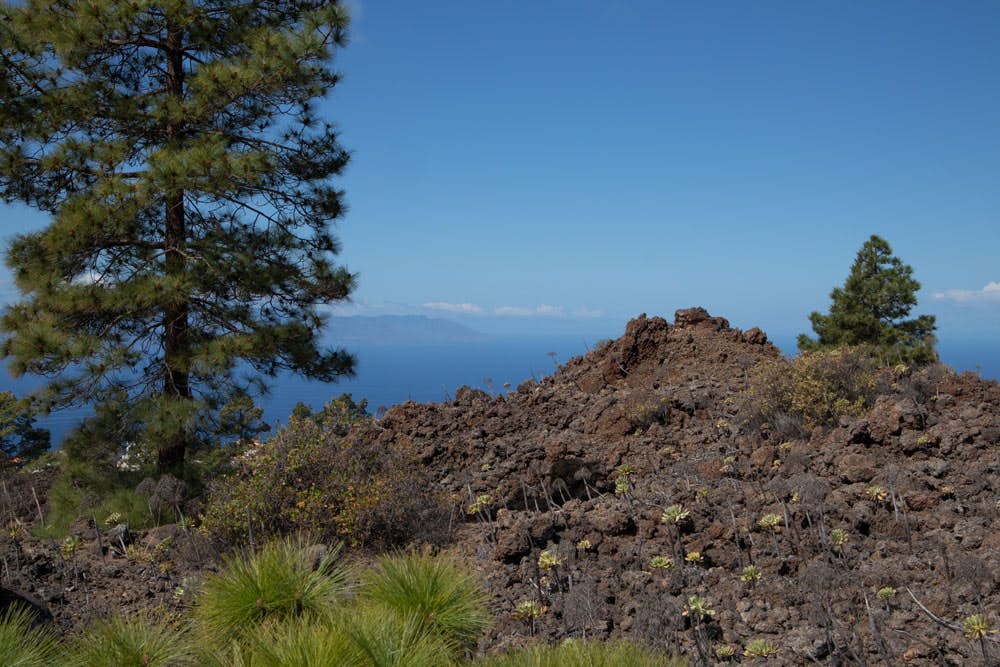 Ausblick aus der Höhe auf die Nachbarinseln La Gomera und La Palma