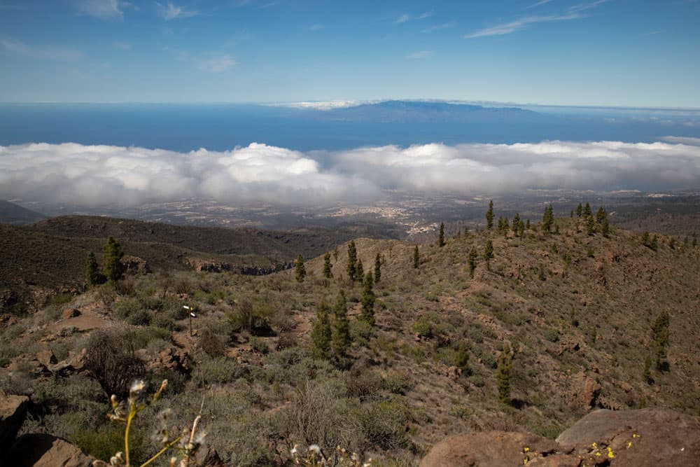 Descenso de la cresta - por debajo del cruce de senderismo hacia Chirche