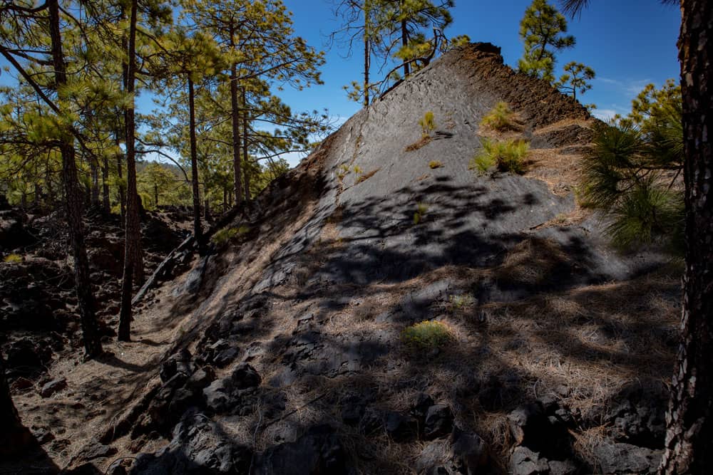 Montaña Cascajo - Rocks along the way