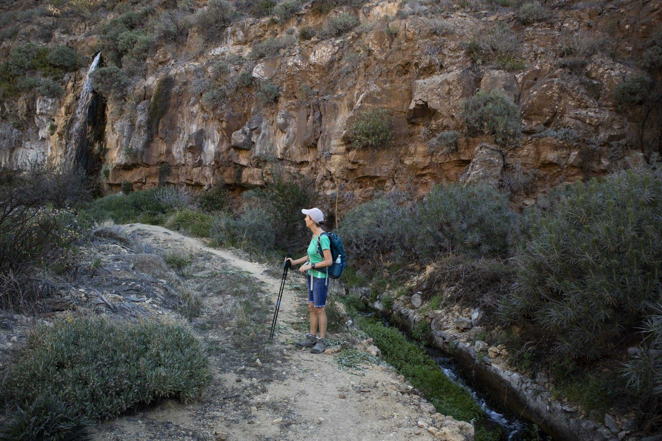 Hiker in front of the waterfall