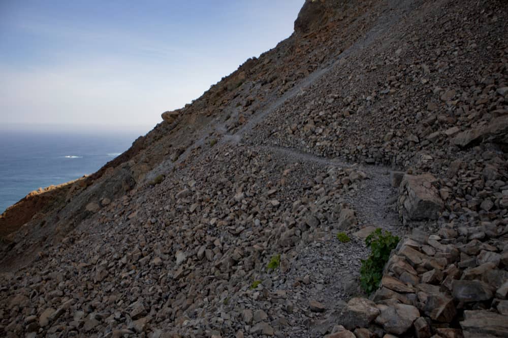 Wanderweg am Abhang kurz hinter El Draguillo