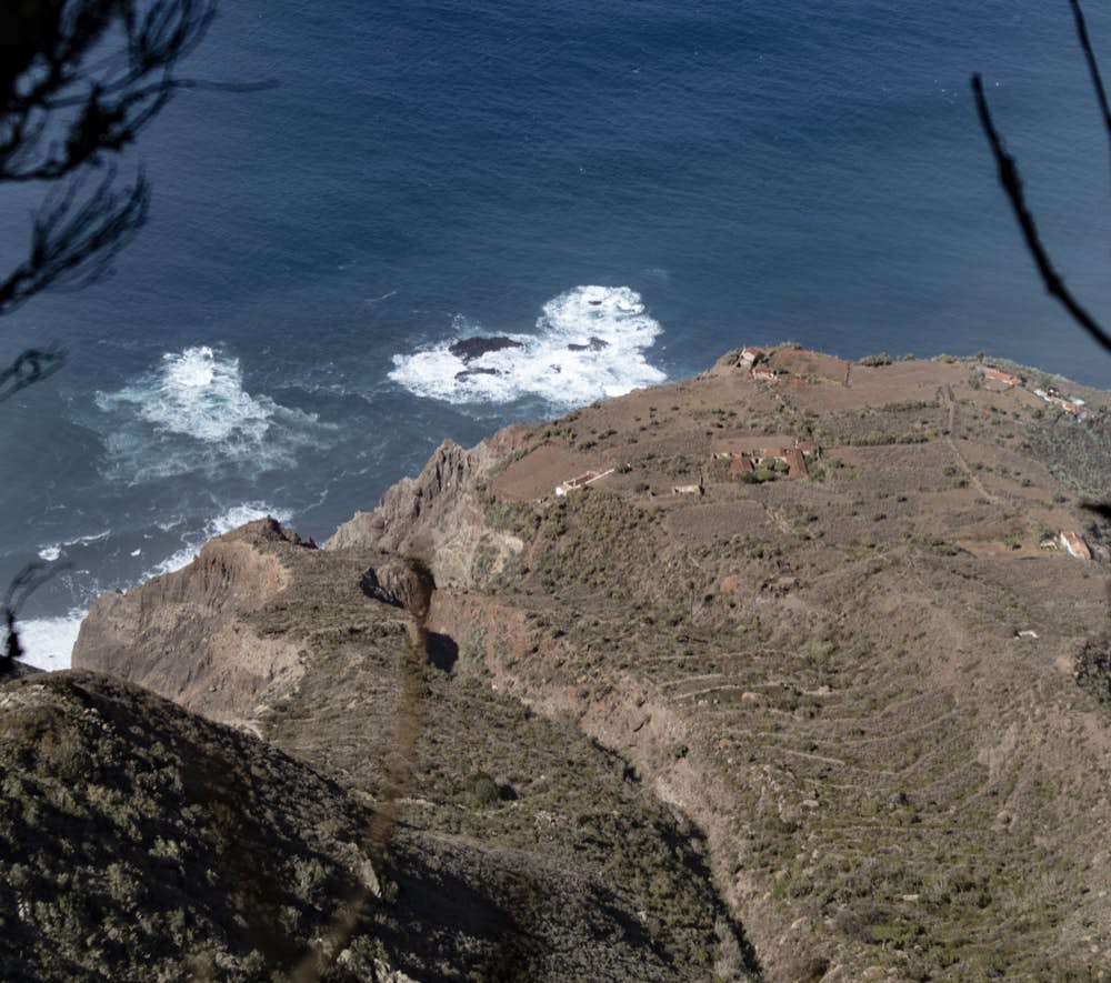 Anaga Wanderung - Blick aus der Höhe auf den Weiler Las Palmas