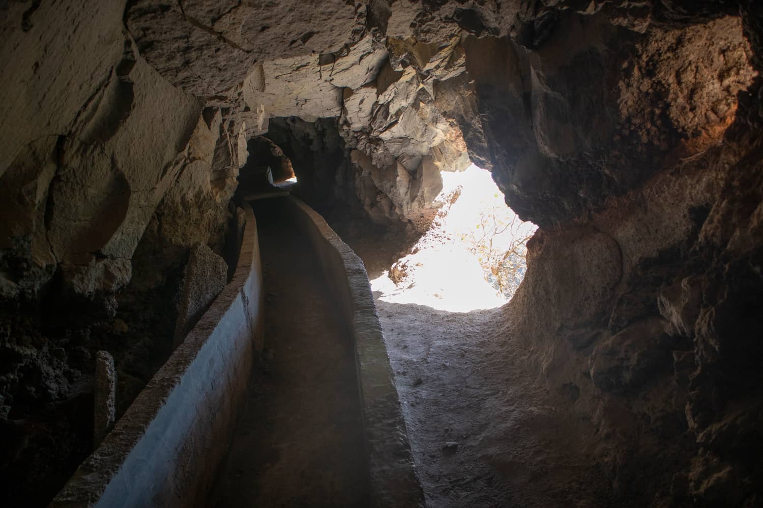 Ruta de senderismo a lo largo de las ventanas