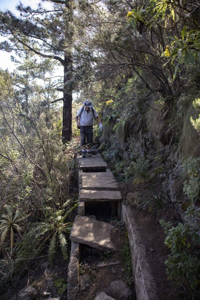 Wanderung über den abgedeckten (oder teilweise auch nicht) Kanal