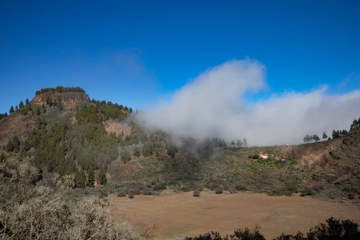 Wolken am Sattel über der Caldera de los Marteles