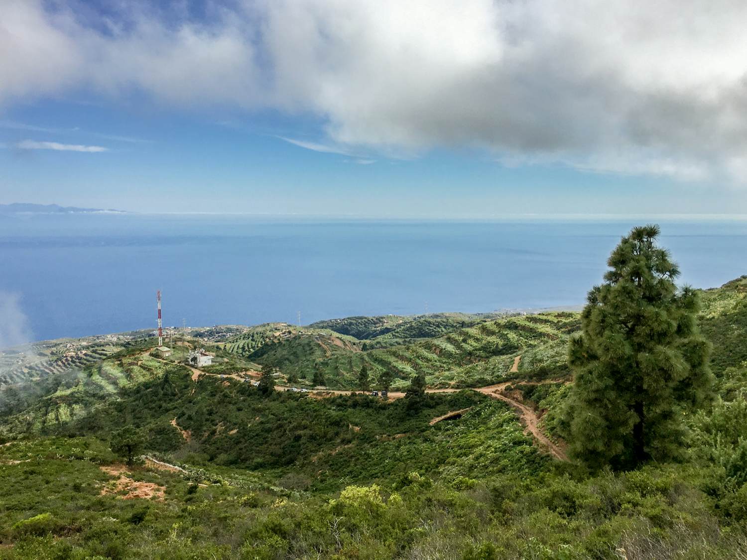 Vista de la carretera de acceso y de Gran Canaria