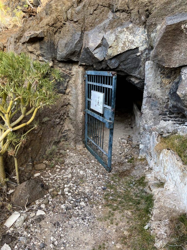 Tunnel entrance White channel