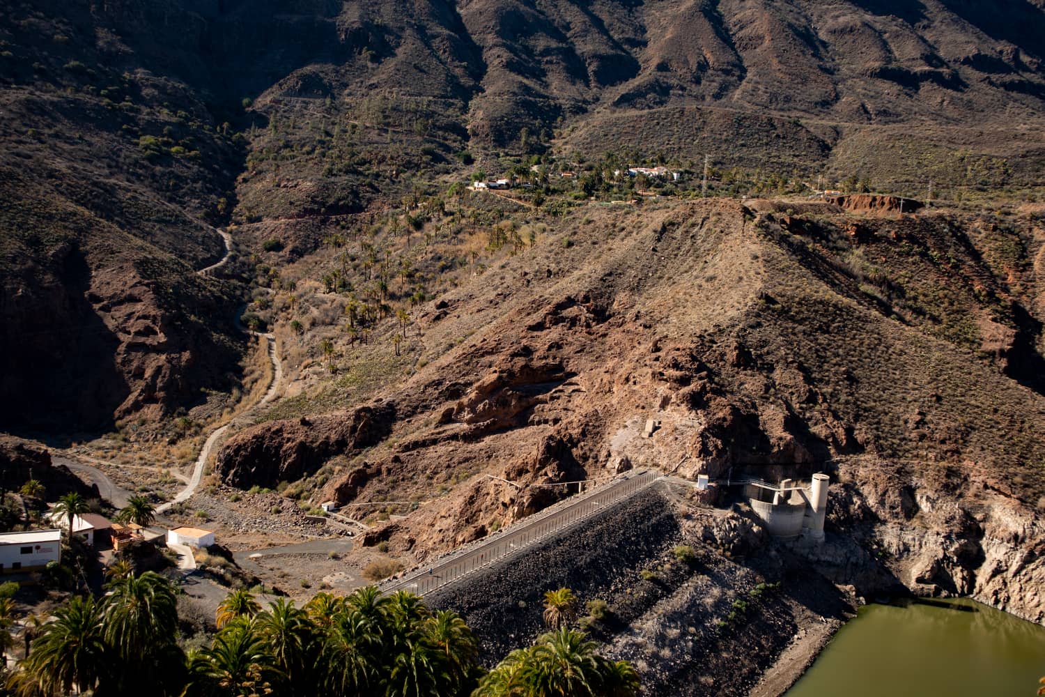 View of the La Sorrueda dam and El Sitio de Abajo