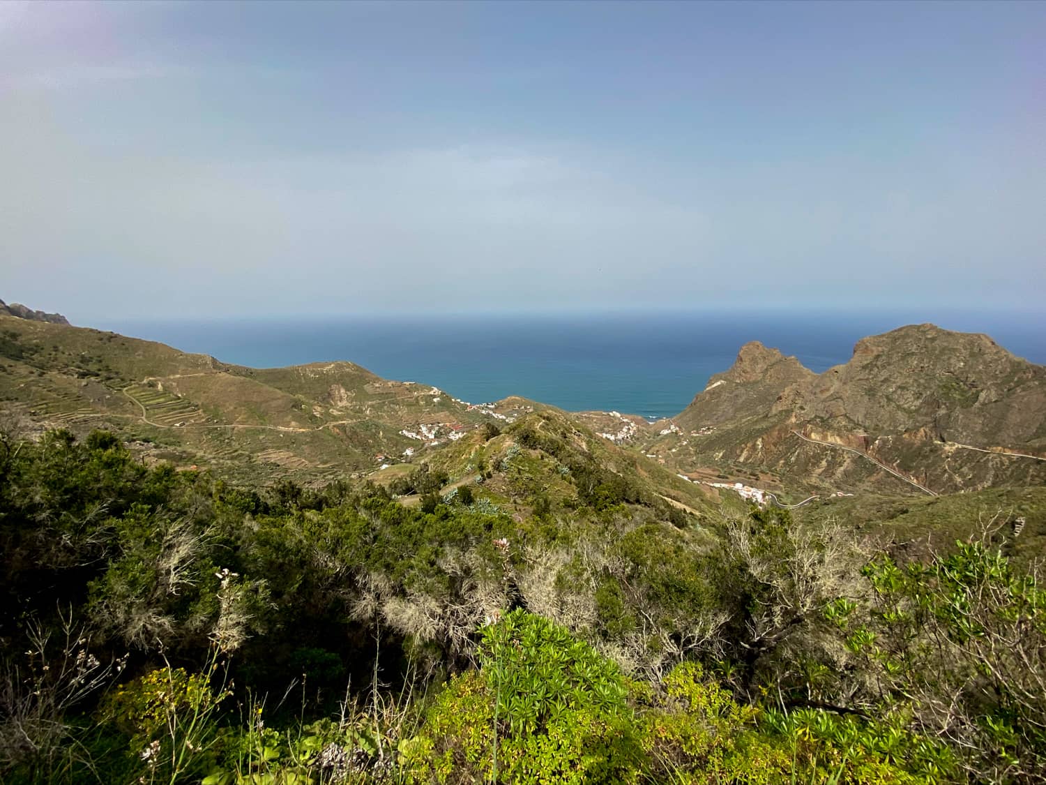 Vista desde las alturas de Taganana y el mar