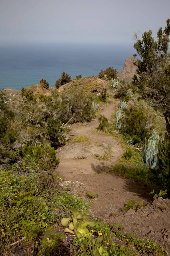 Ruta de senderismo en la cresta - camino de vuelta