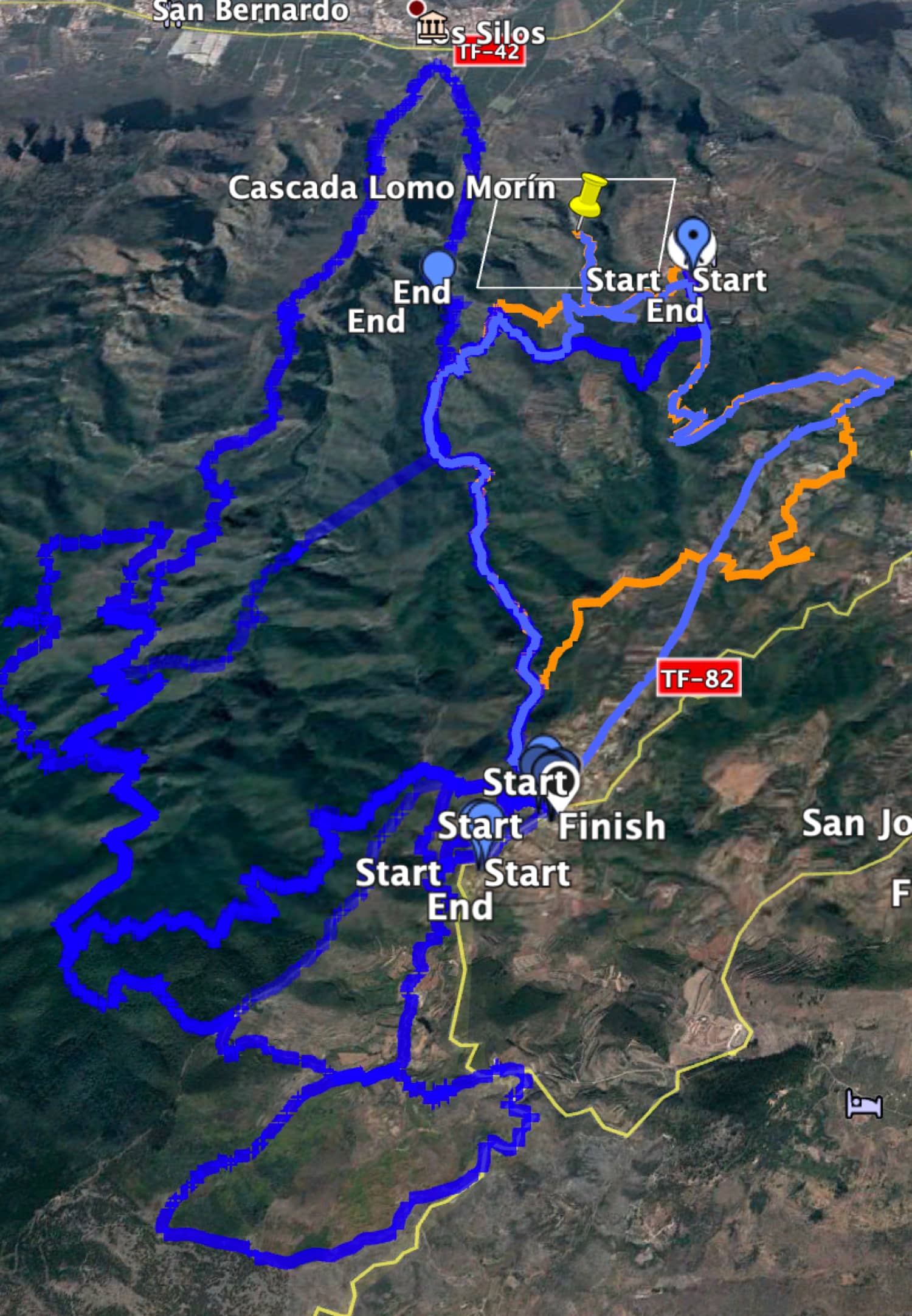 Pista de la caminata a la Cascada Lomo Morín (azul claro) y pistas vecinas