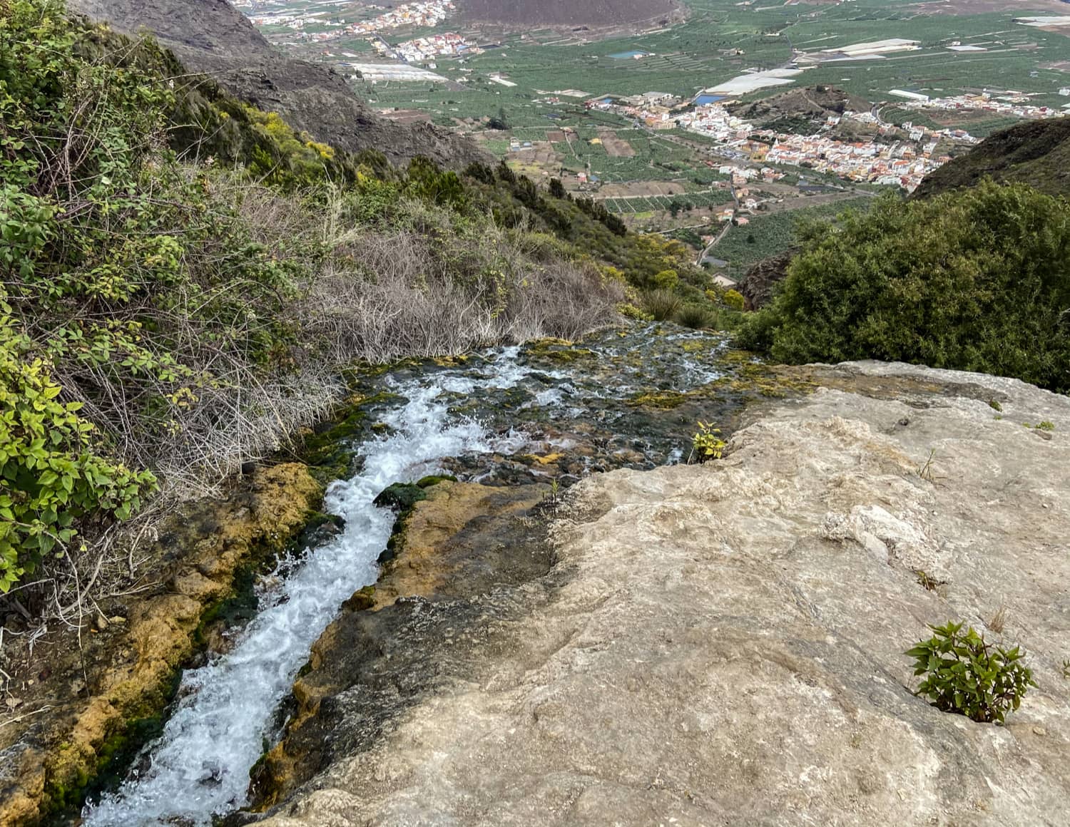 this is how the small waterfall Cascada Lomo Morín looked like