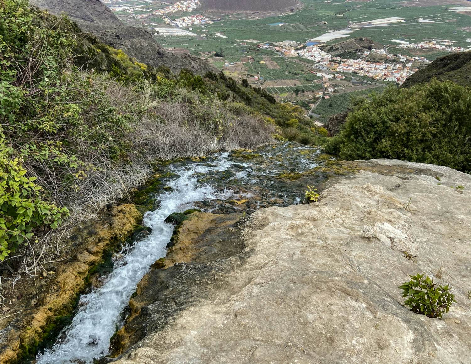 so sah der kleine Wasserfall Cascada Lomo Morín aus