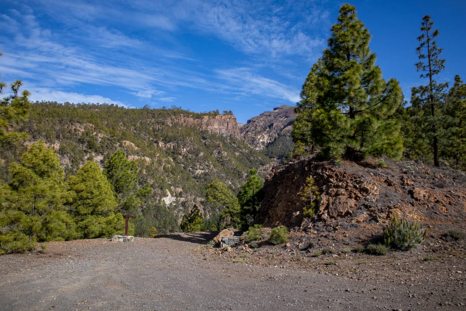 Access path down into the Barranco del Río