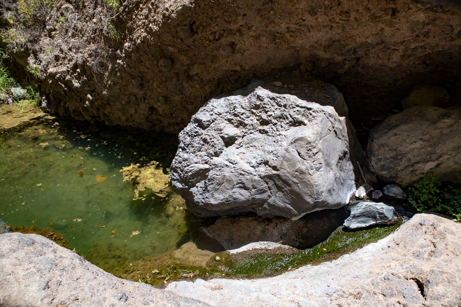 Barranco del Río - barranco estrecho con rocas y mucha agua