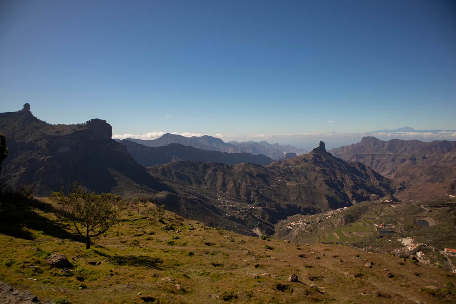 Blick über den Roque Nublo bis zum Teide