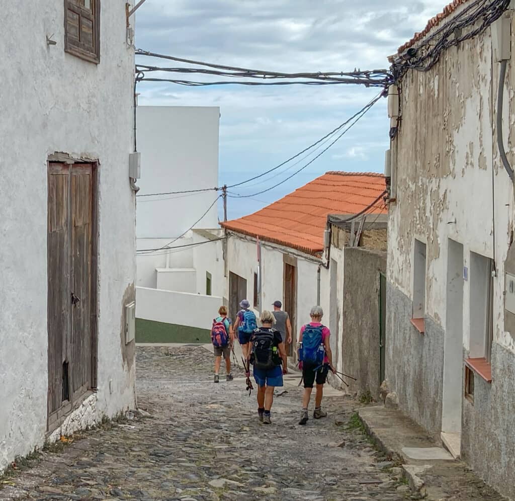 Wanderweg durch kleine kanarische Dörfer