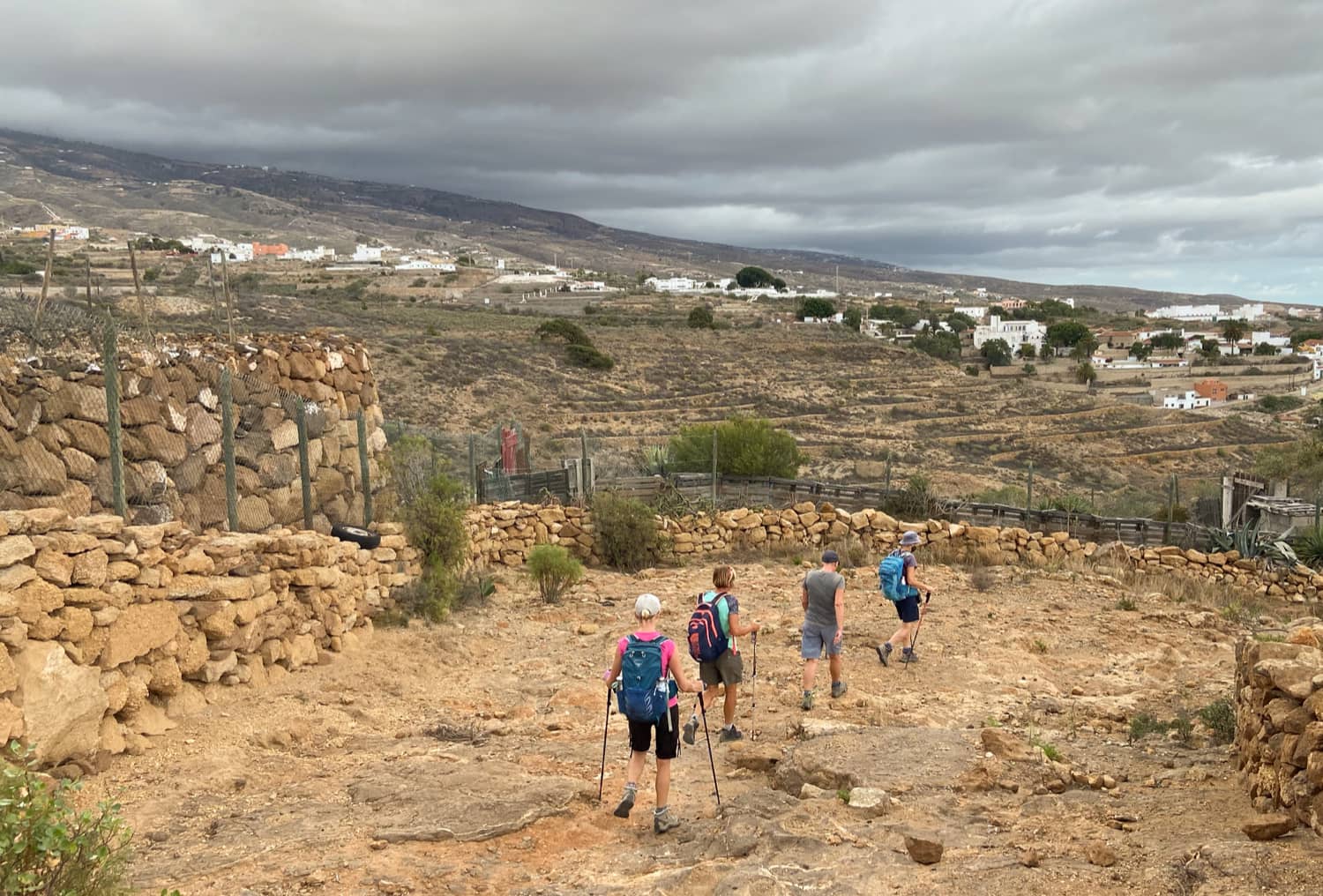 Breiter Wanderweg hinunter nach Arico Nuevo