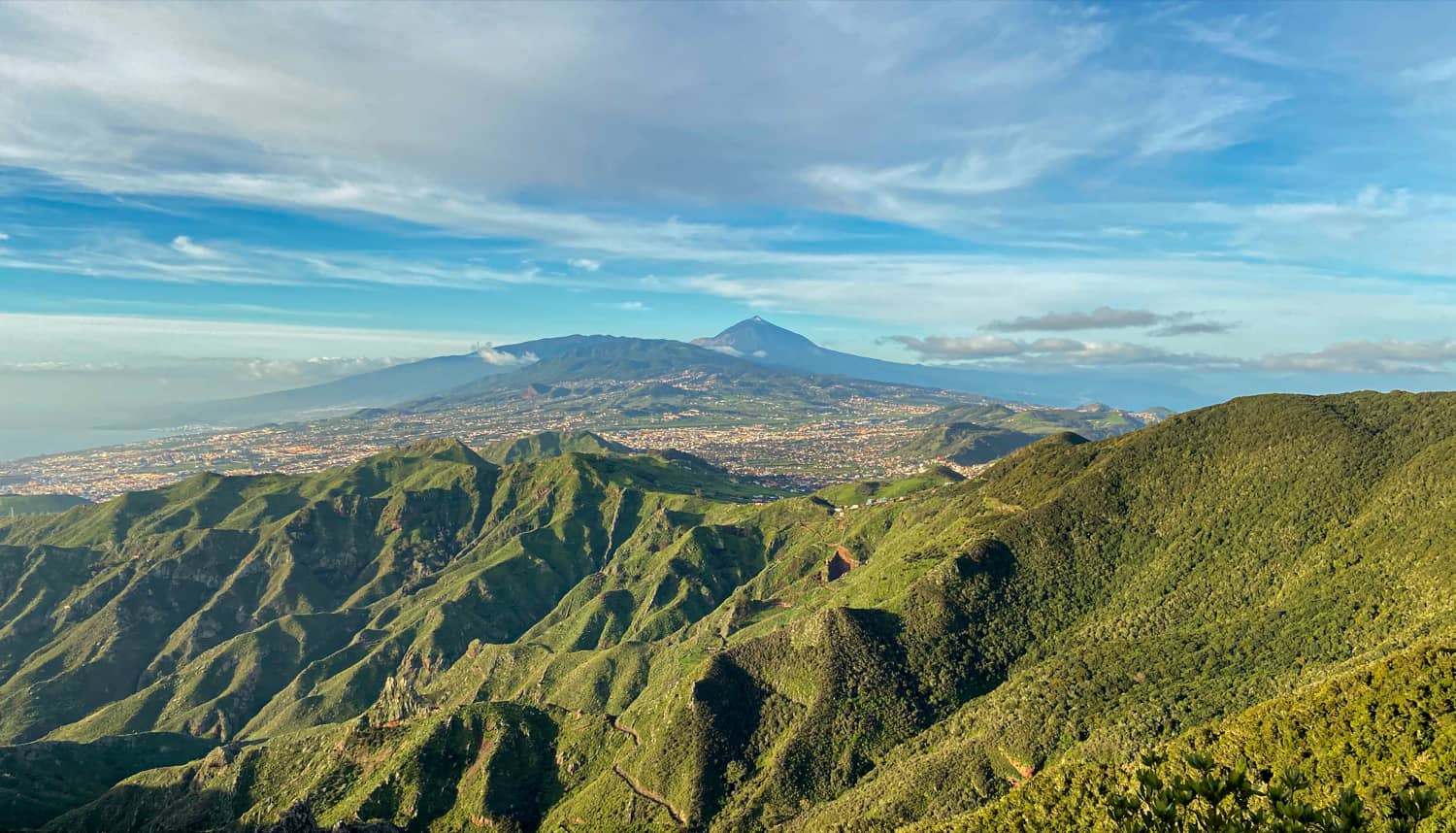 Blick über La Laguna auf den Teide aus der Höhe