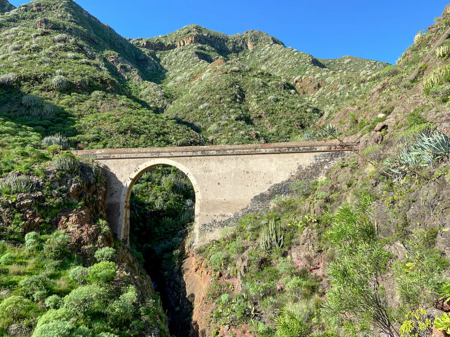 Aqueduct in the Valle Seco