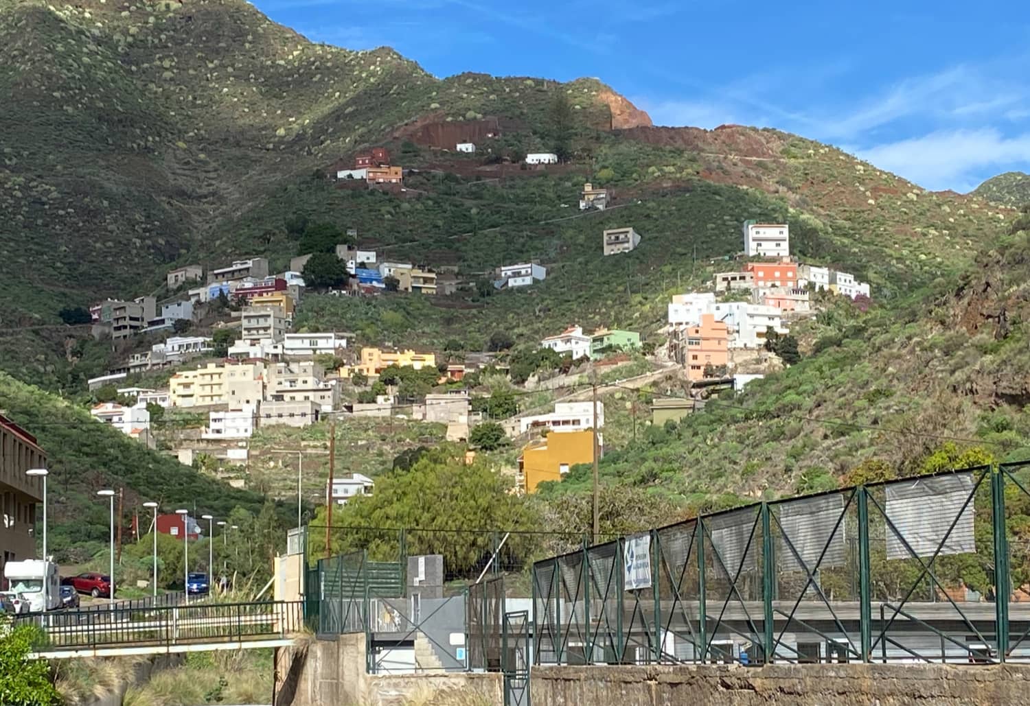 Hiking trail through Valleseco