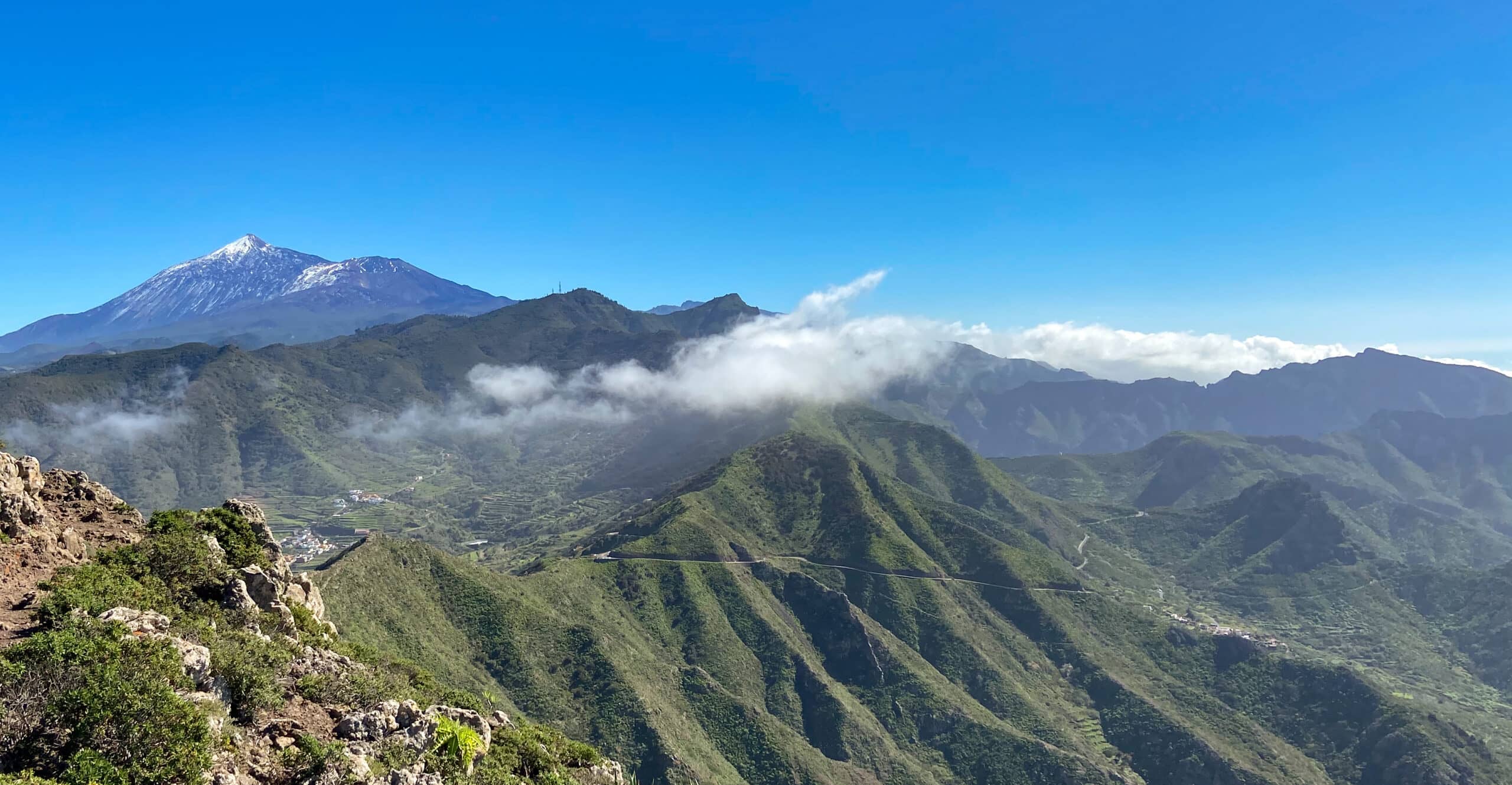 Hiking above the clouds - view from Camino de Baracán