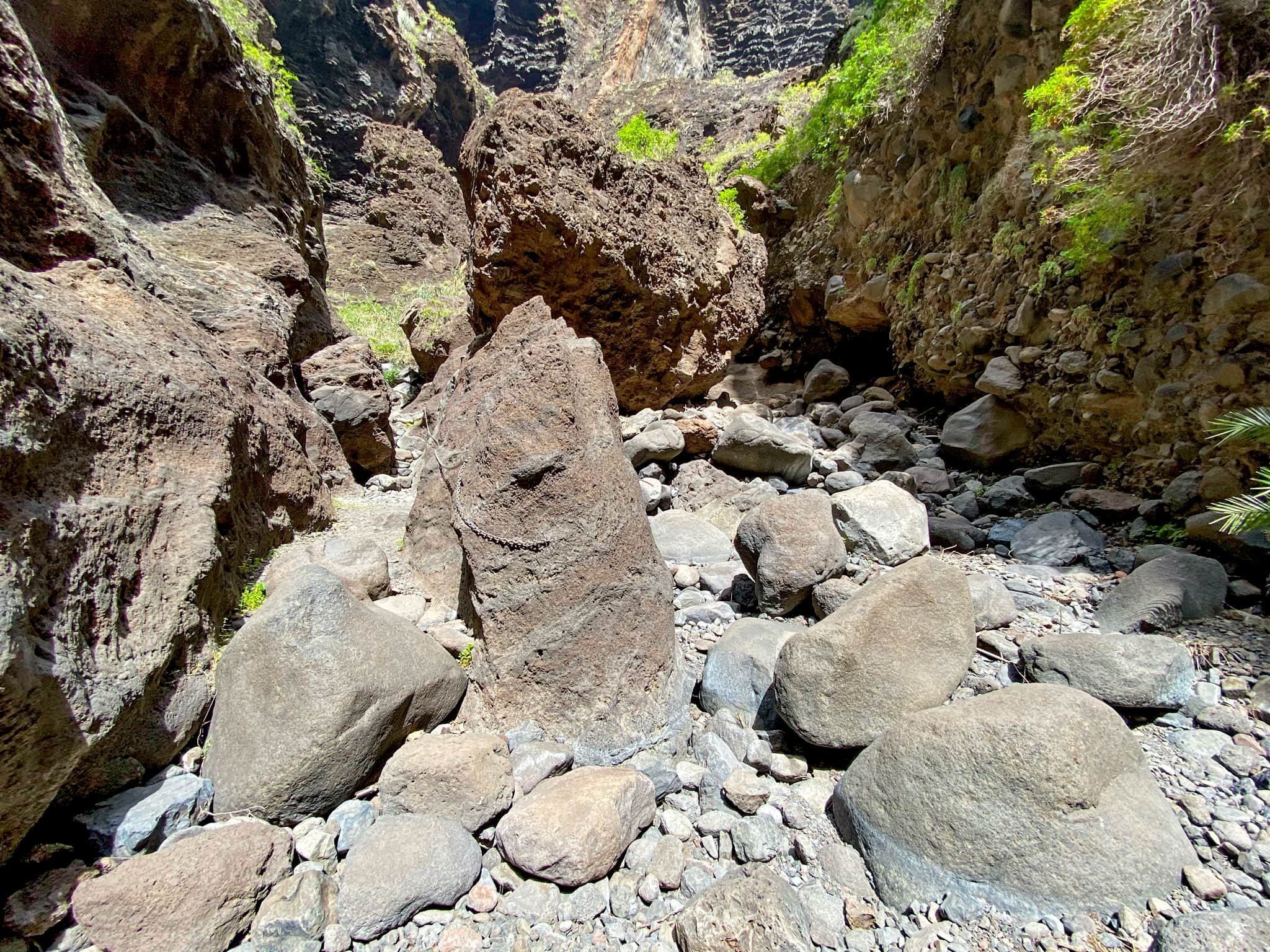 Places secured with chains in the Barranco de Masca