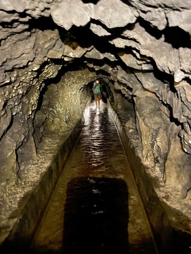 Hike through the water tunnel