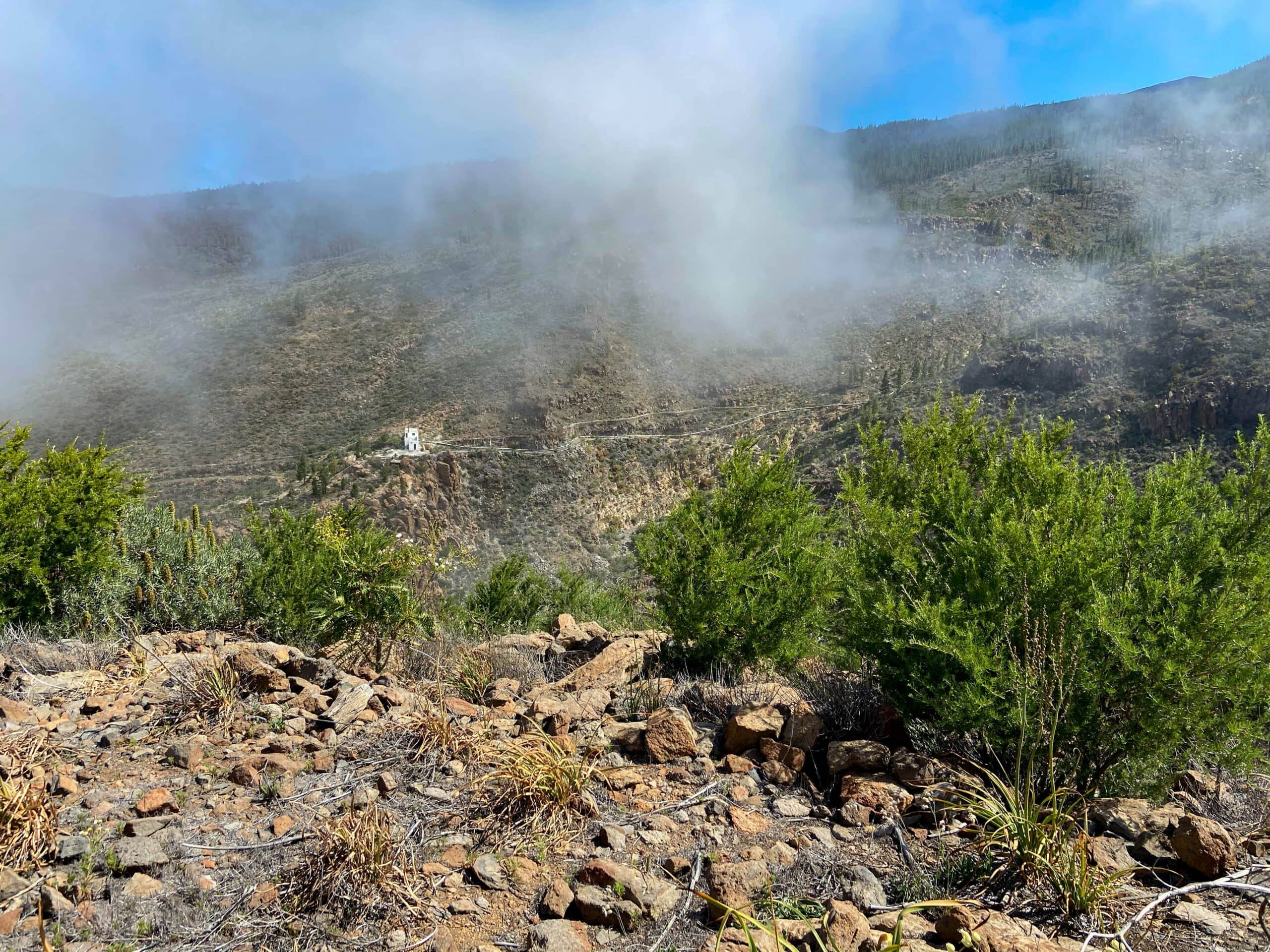 In the clouds on the ridge path above Chirche - View into the Barranco Tamuja