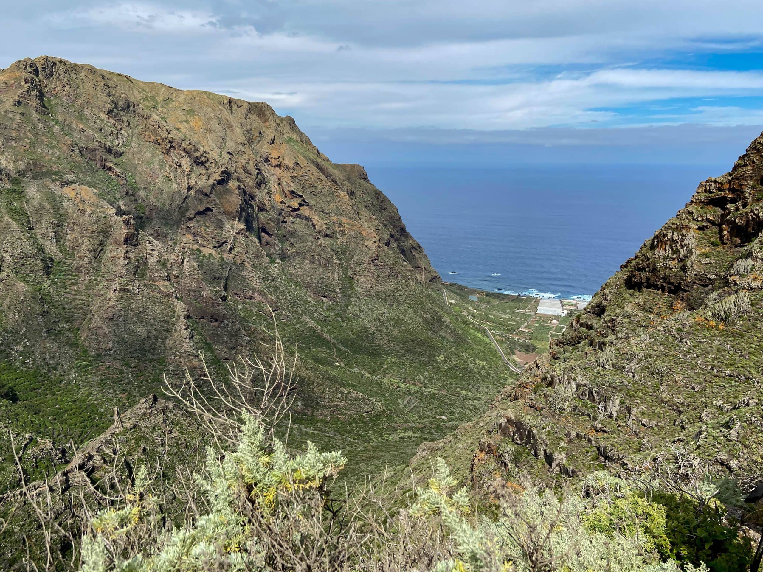 Vista hacia la costa norte y hacia la subida al Risco