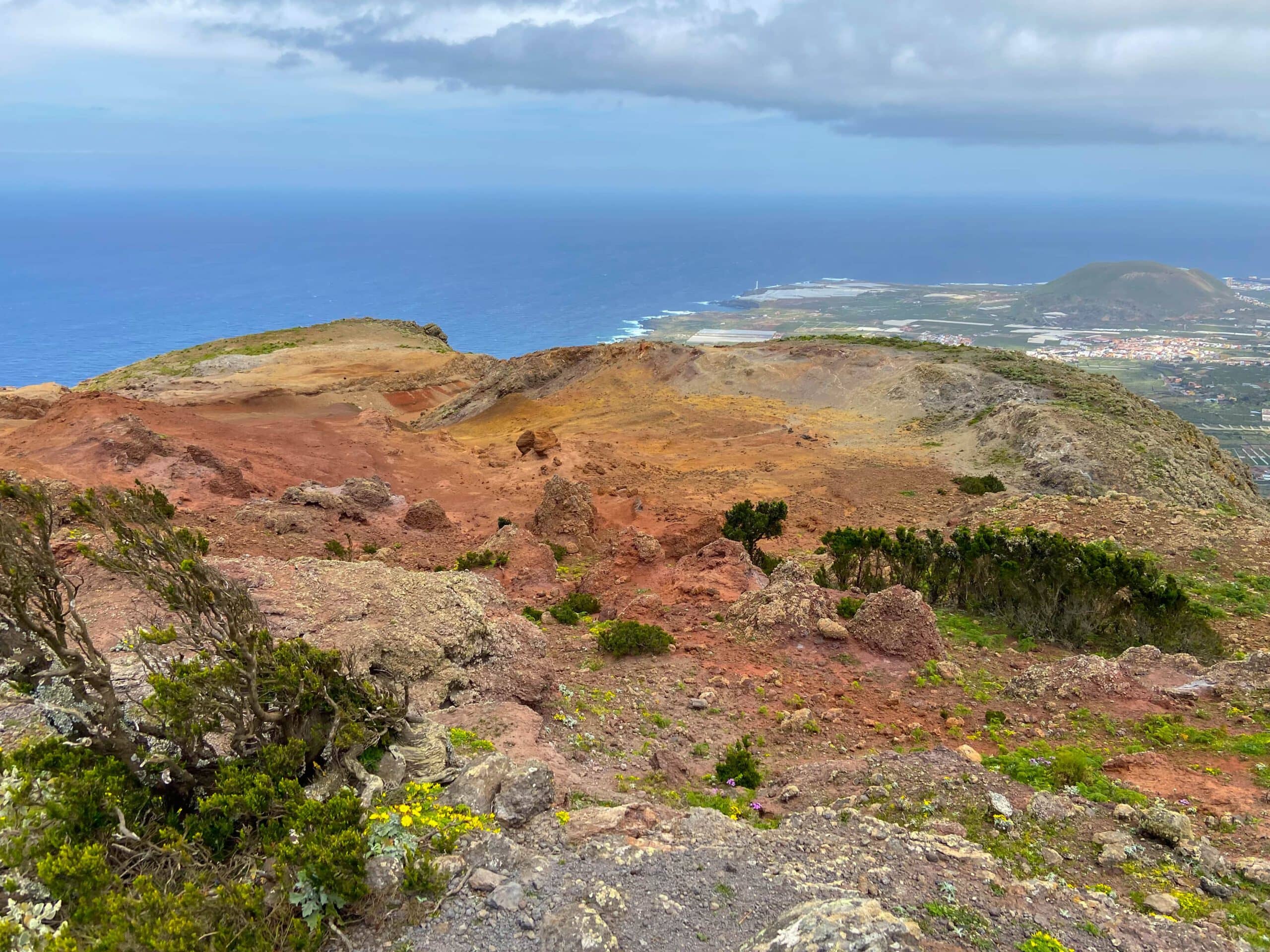 View over earth shimmering in all colours near the break-off edge at Teno Alto