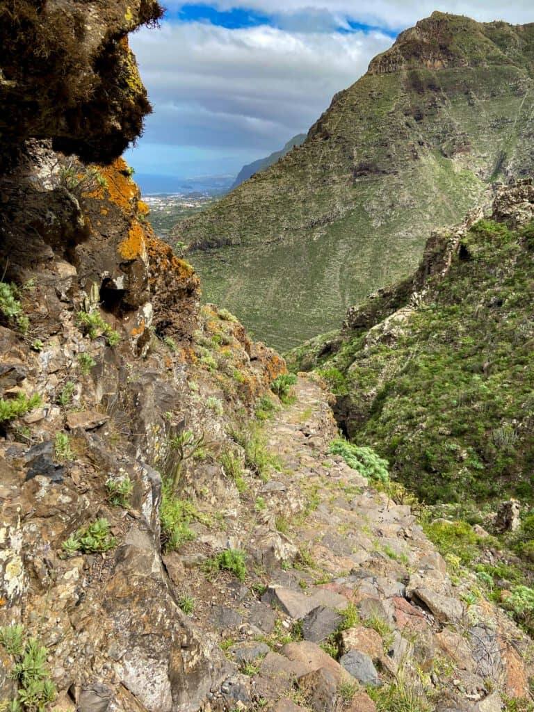 Ruta de senderismo en el camino del Risco