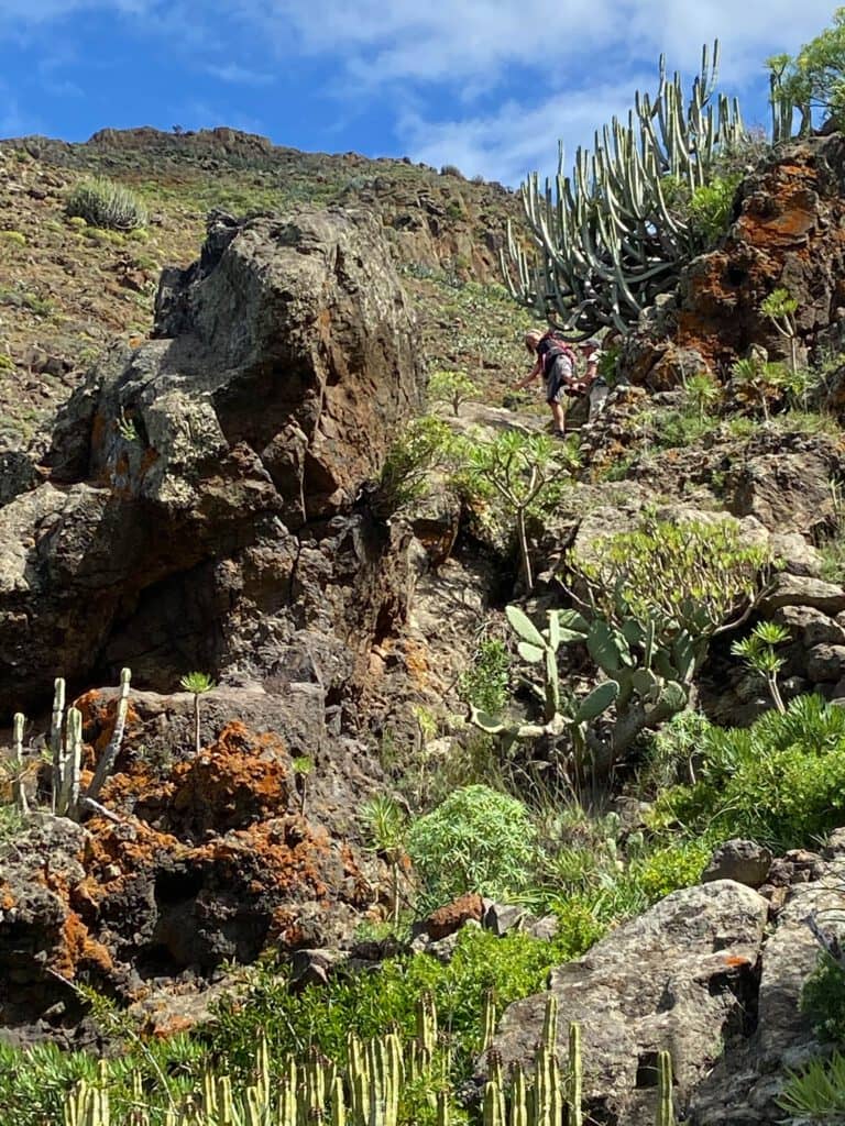 Camino de ascenso empinado en el Barranco Itóbal