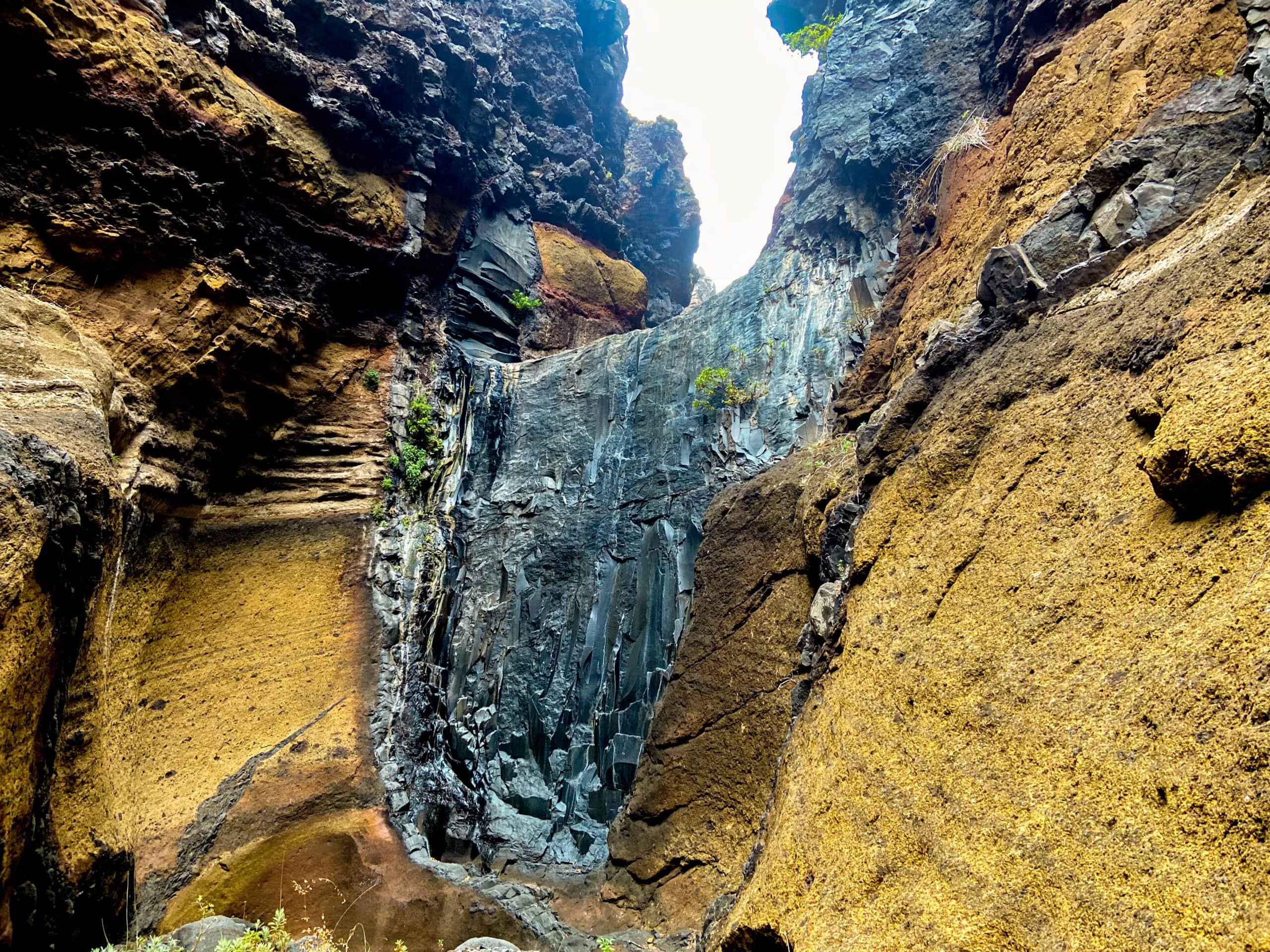 Barranco Retamar borde de ruptura con ganchos de rapel