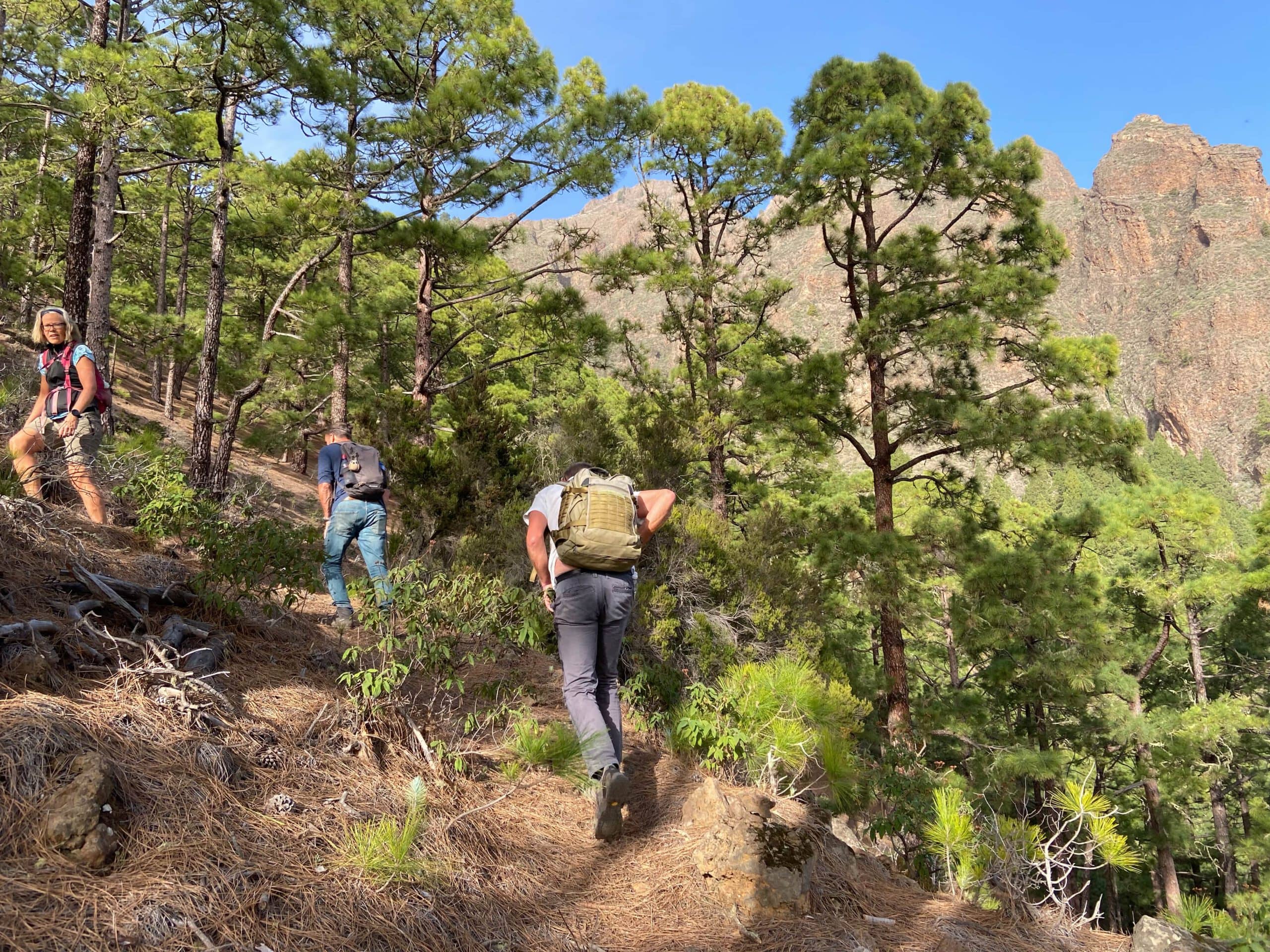 Wanderer beim Aufstieg auf den Pico Cho Marcial