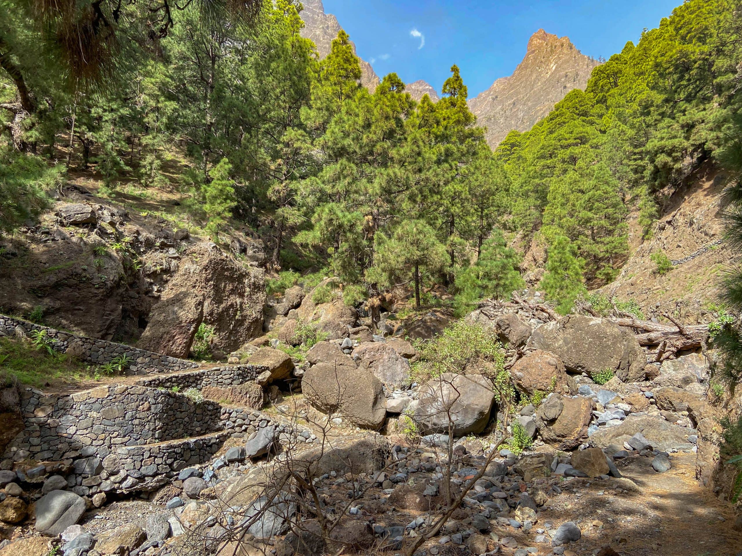 Ruta de ascenso desde la Playa de Taburiente al Mirador Los Brecitos