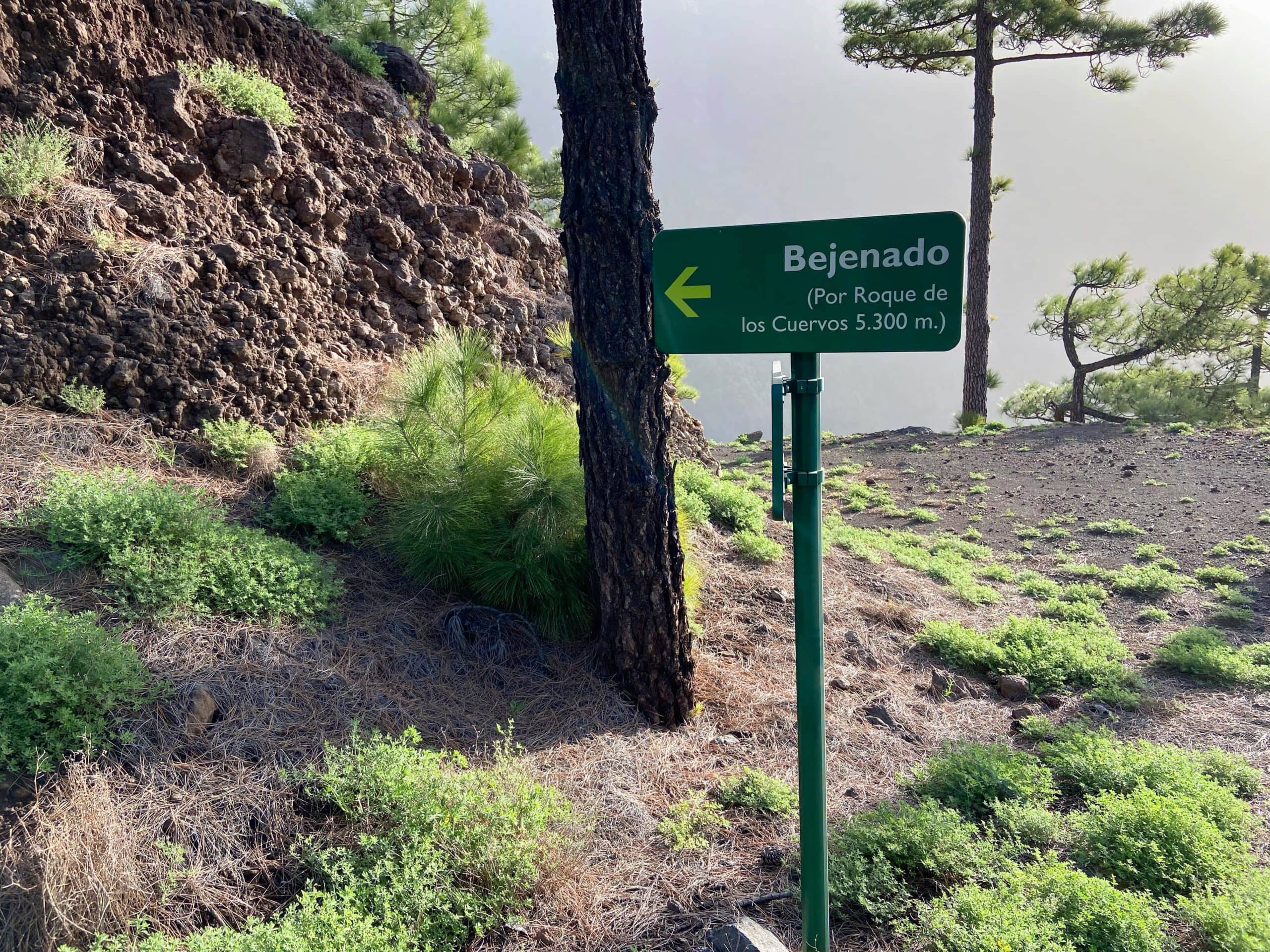 Inicio del empinado camino hacia el Pico Bejenado por el Roque de los Cuervos