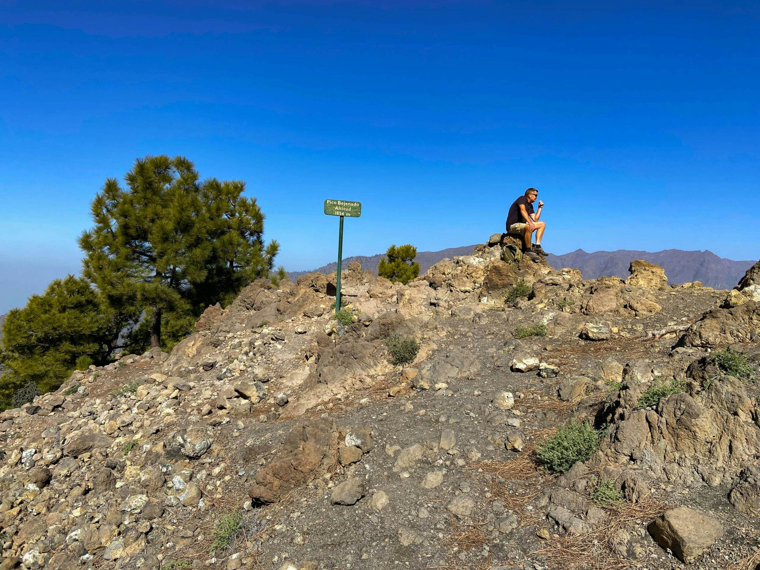 Hiker on the summit of Pico Bejenadao