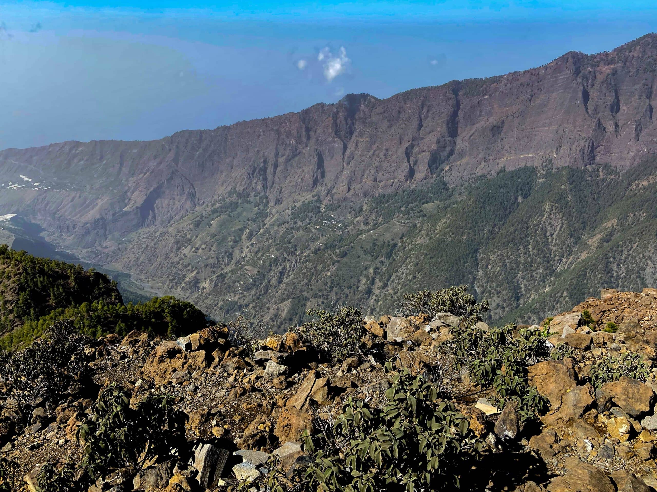 View into the enormous basin and the Barranco de las Angustias from Pico Bejenado