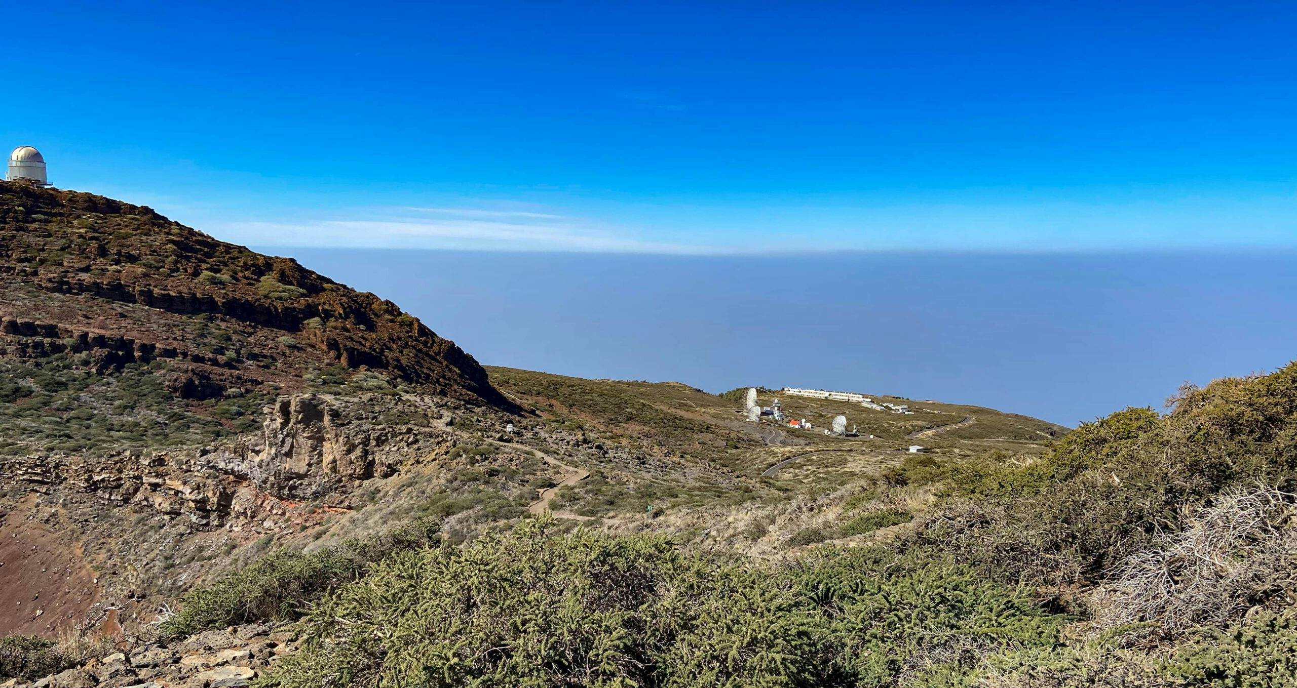 Observatorium vom Wanderweg aus gesehen